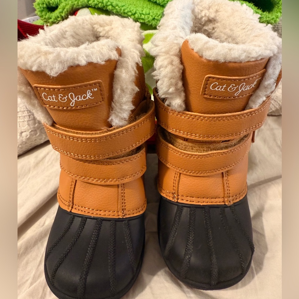 Cat & Jack Tan and Black Kids Snow Boots Size 10